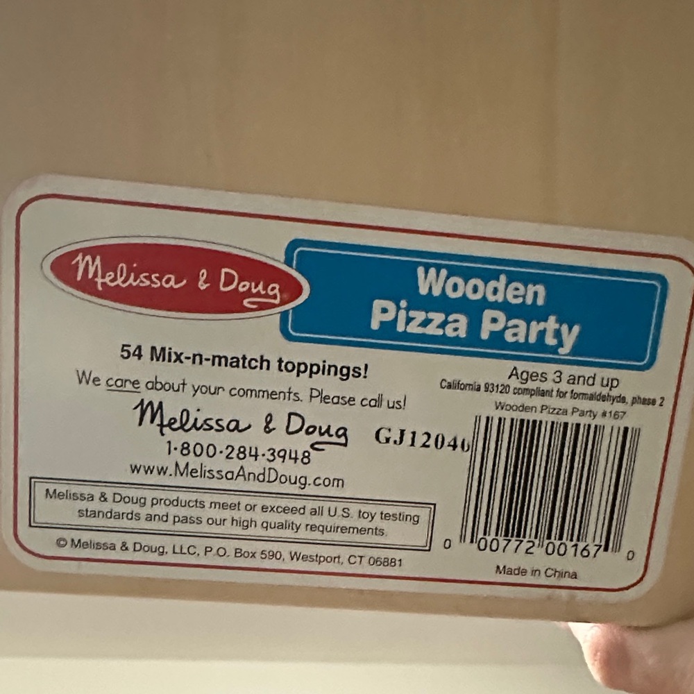 Melissa & Doug Colorful Pizza Set with Red and Green - Picture 2 of 4